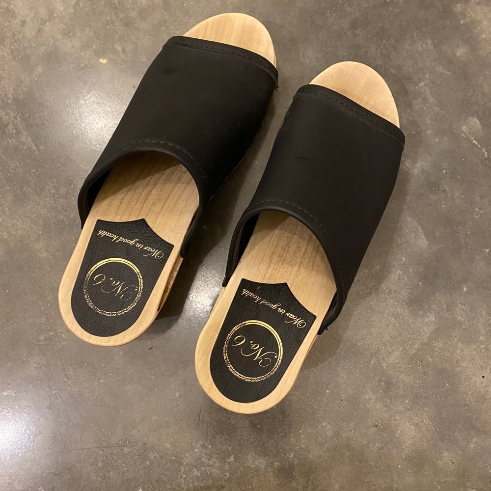 No 6 clogs